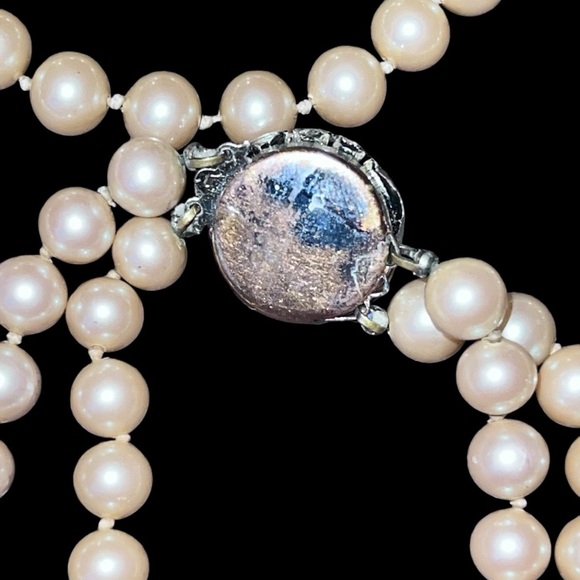 Vintage Pearl Handknotted Necklace with Silver Rhinestone Art Deco Clasp - Picture 4 of 5